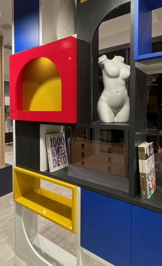 Archea Aix-en-Provence explore de style Mondrian dans une bibliothèque sur mesure aux formes géométriques