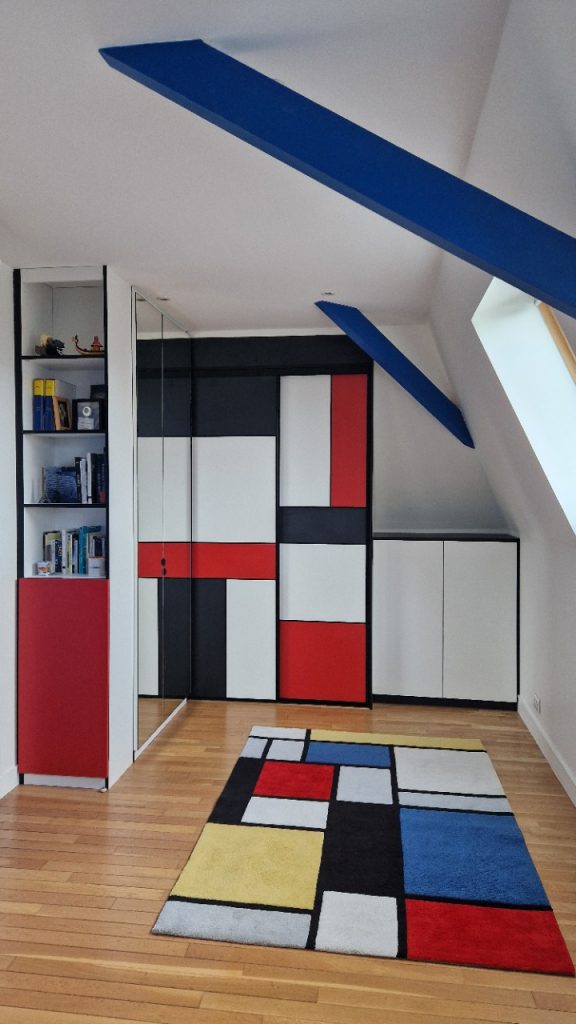 Agencement sur mesure de style Mondrian réalisé par Archea Châtillon