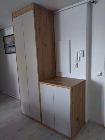 Entrée avec meuble blanc et bois - Archea